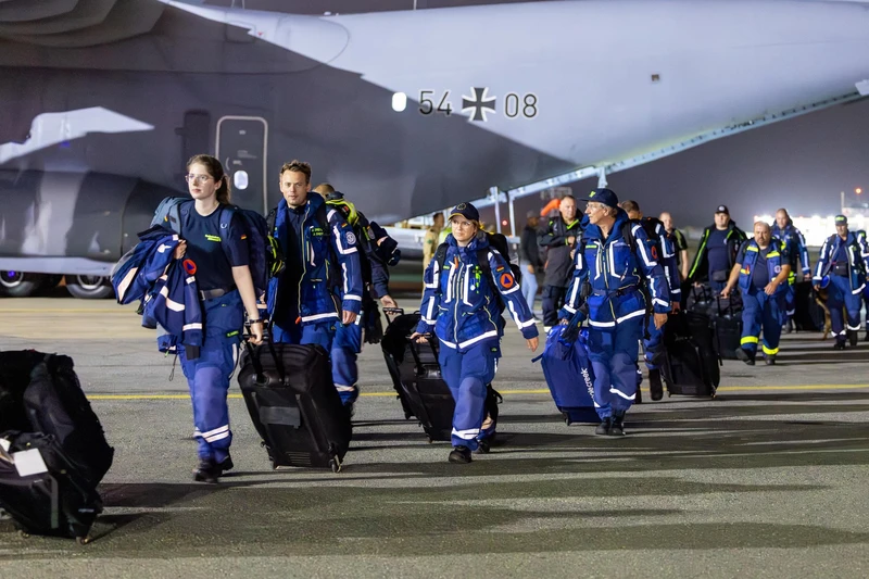 Rescatistas USAR de Alemania desembarcan en Maiquet�a desde un Airbus A400M Atlas de la Luftwaffe. (Cr�ditos: Embajada de Alemania en Venezuela)